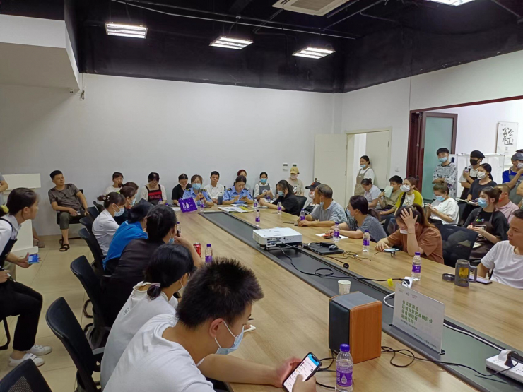 田家庵区市场监督管理局-舜耕市场监管所深入吾悦广场开展“两库一平台”餐饮从业人员培训工作图片