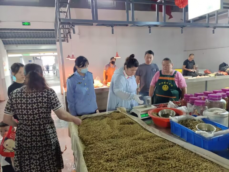 田家庵区市场监管局开展集贸市场计量器具免费检定服务活动图片