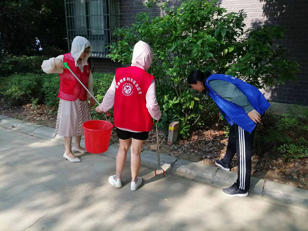 惠利社区开展文明创建志愿活动